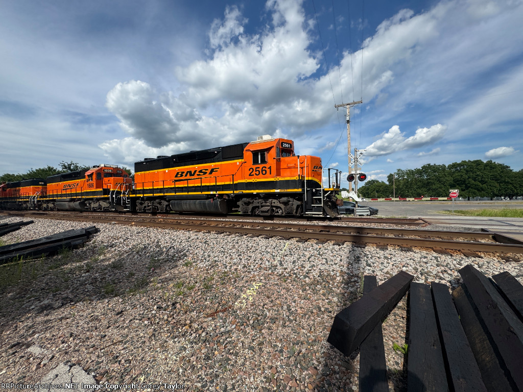 BNSF 2561